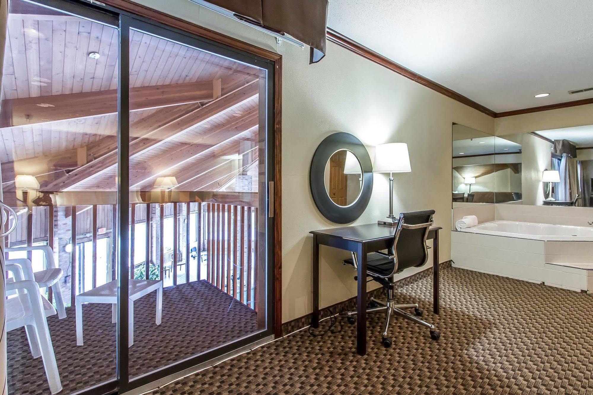 Quality Inn Macomb Near University Area Eksteriør billede